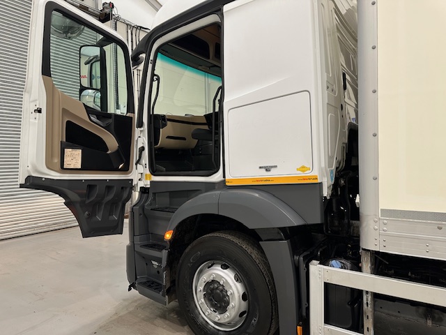 Mercedes Actros 1830 Sleeper Cab Box Van