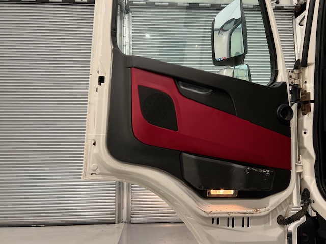Volvo FMX 420 8×4 Day Cab Steel Tipper