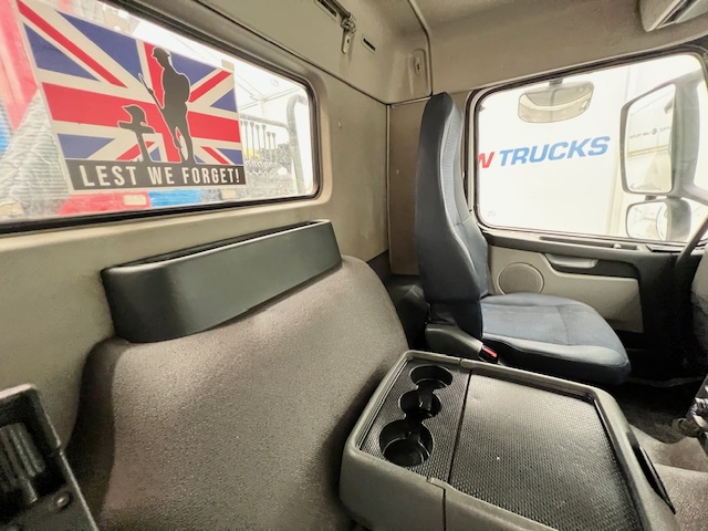 Volvo FM 460 8×4 Steel Tipper Grab