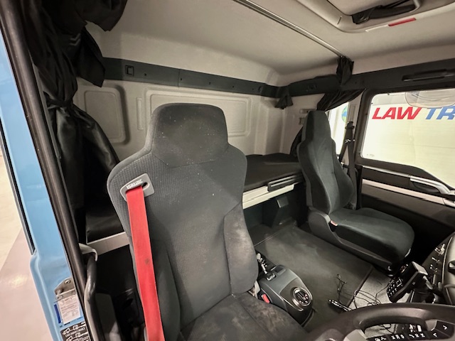 MAN TGS 26.360 6×2 Sleeper Cab Insulated Box Van