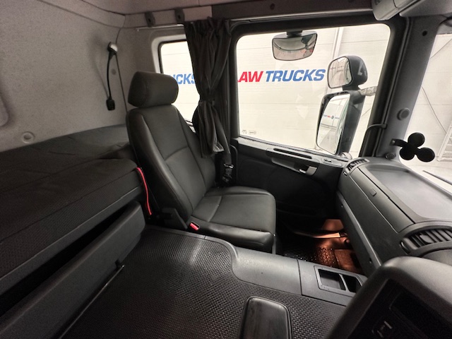 Scania P250 4×2 Sleeper Cab Box Van