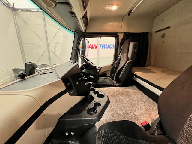 Mercedes Actros 1824 4×2 Sleeper Cab Curtainsider