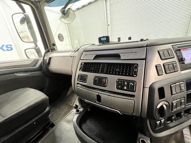 DAF XF 460 4×2 Super Space Cab Tractor Unit
