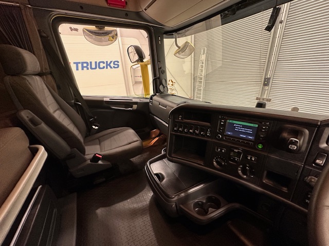 Scania R450 6×2 Midlift Topline Tractor Unit