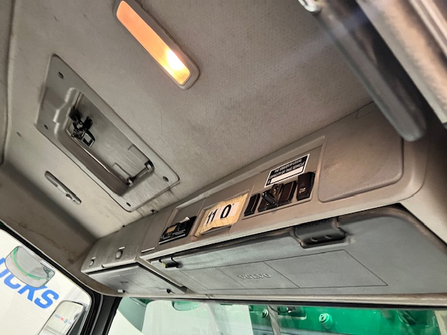 Volvo FM 400 8×4 Day Cab Tipper