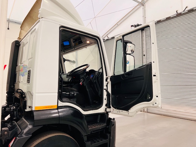 Iveco Stralis 310 AT 6×2 Fridge Box