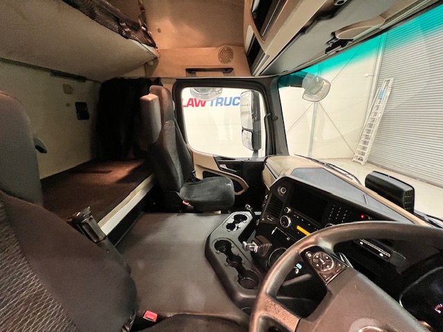 Mercedes Actros 1824 4×2 Sleeper Cab Fridge Box