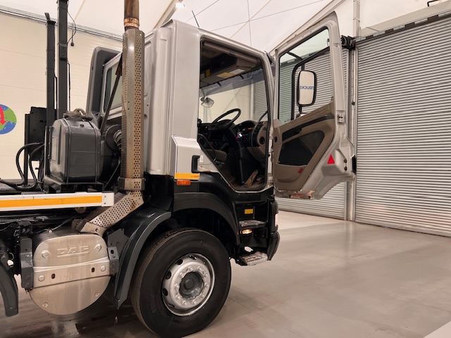 DAF CF85 410 8×4 Day Cab Hookloader Manual