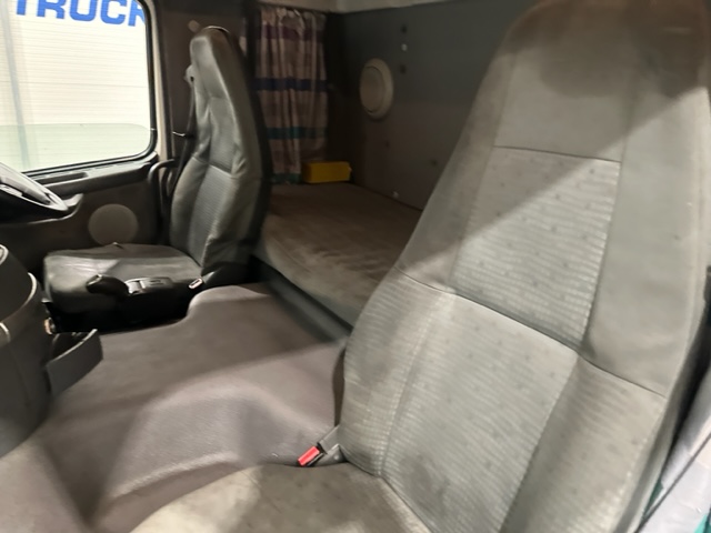 Volvo FM 300 6×2 Sleeper Cab Curtainsider