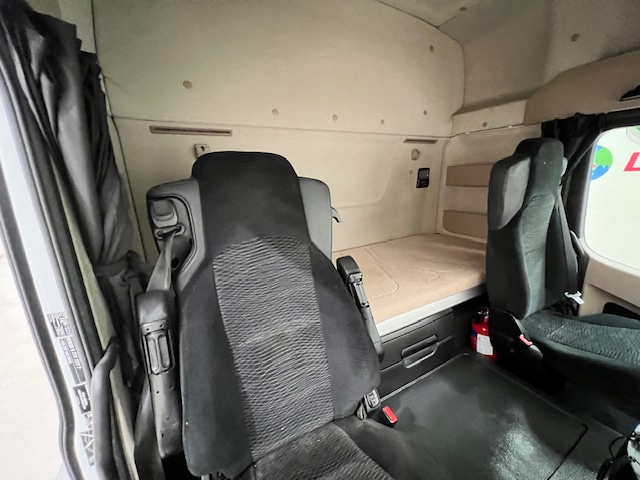 Mercedes Actros 2536 6×2 Sleeper Cab Curtainsider