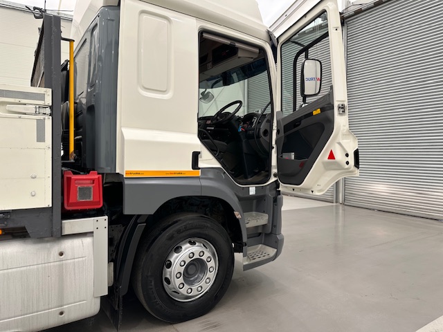 DAF CF 440 6×2 Sleeper Cab Dropside Drawbar Spec