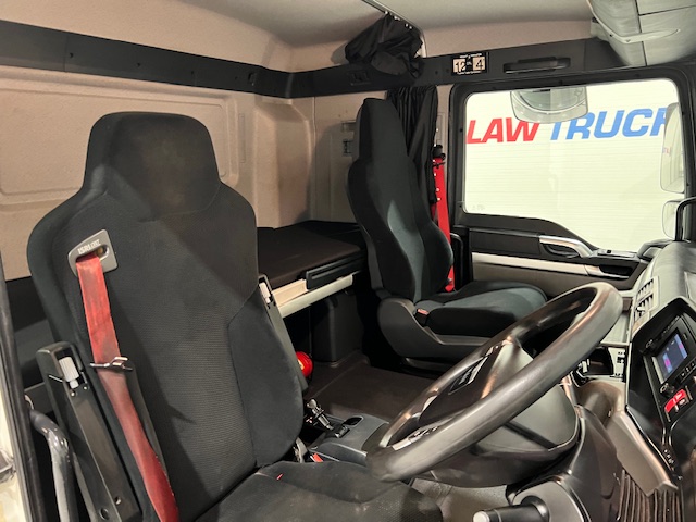 MAN TGM 18.250 4×2 Sleeper Cab Curtainsider