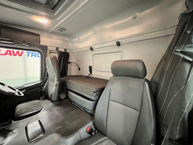 Scania P250 4×2 Sleeper Cab Fridge Box