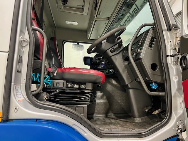 Volvo FMX 410 8×4 Day Cab Steel Tipper