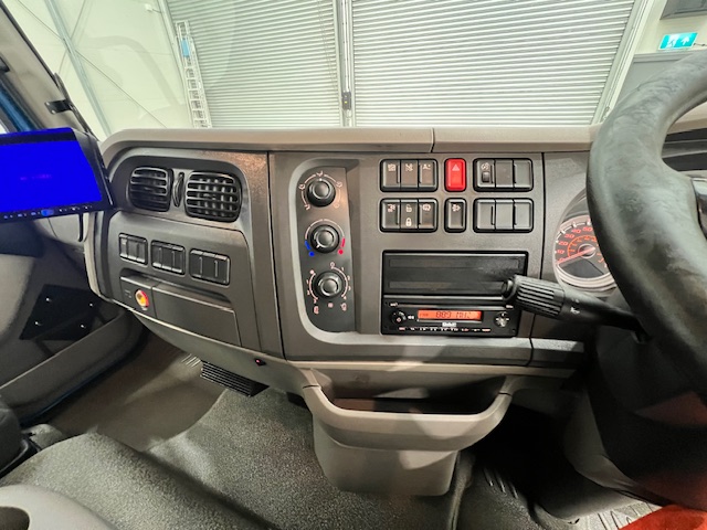DAF LF 180 Day Cab Dropside with Tail Lift