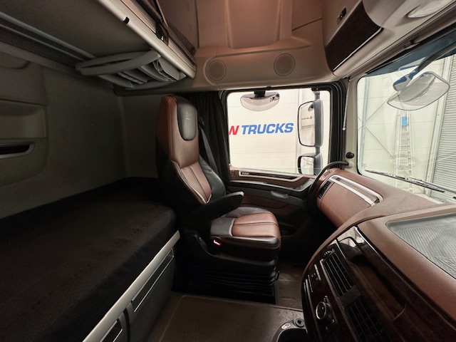 DAF XF 530 6×2 Midlift Tractor Unit