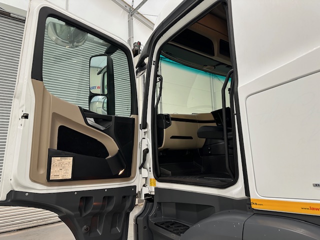 Mercedes Actros 1830 Sleeper Cab Box Van