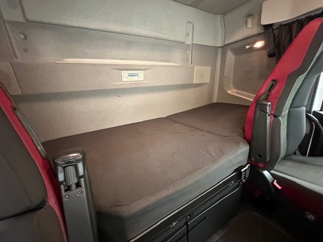 Volvo FH 500 6×2 Midlift Tractor Unit