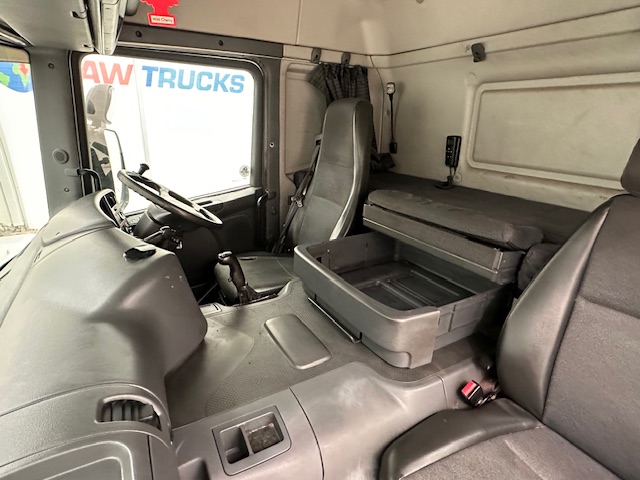 Scania P230 4×2 Sleeper Cab Curtainsider Manual