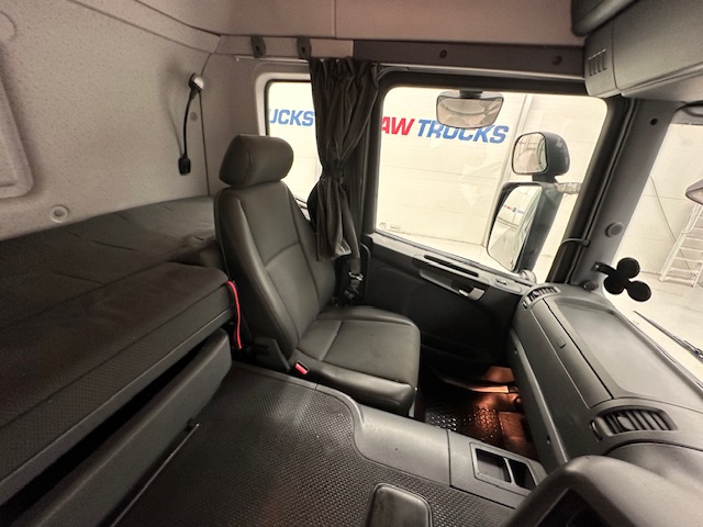 Scania P250 4×2 Sleeper Cab Box Van