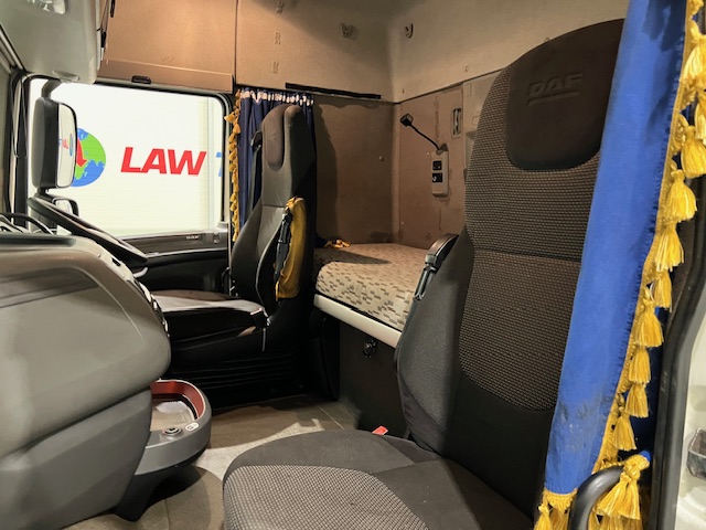 DAF XF 460 6×2 Space Cab Tractor Unit