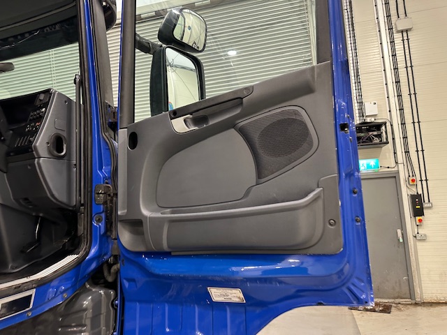 Scania R420 6×2 Rear Lift Brick Grab Drawbar