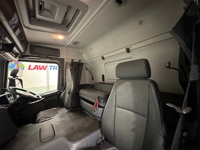 Scania P250 4×2 Sleeper Cab Fridge Box