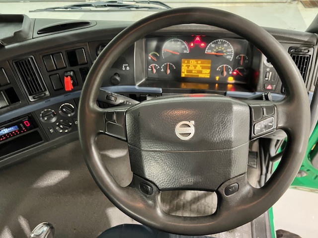 Volvo FM 400 8×4 Day Cab Tipper