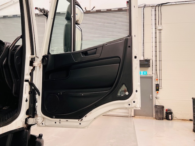 Iveco Stralis 310 AT 6×2 Fridge Box