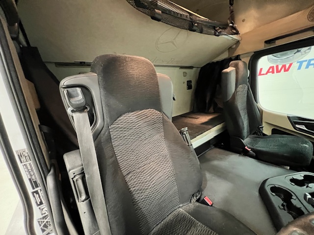 Mercedes Actros 1824 4×2 Sleeper Cab Fridge Box