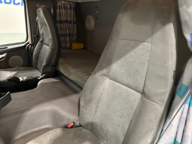 Volvo FM 300 6×2 Sleeper Cab Curtainsider
