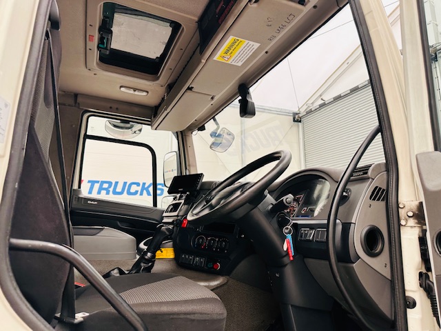 DAF CF 290 6×2 Rear Steer Fridge Box