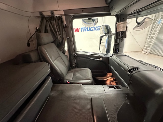 Scania P250 4×2 Sleeper Cab Fridge Box