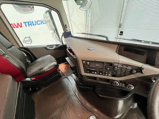 Volvo FH 460 6×2 Midlift Tractor Unit