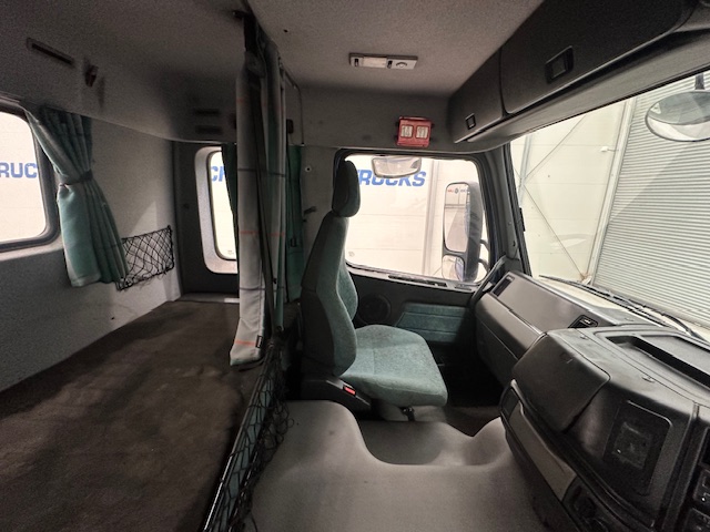 Volvo FM12 340 Rear Lift Sleeper Beavertail
