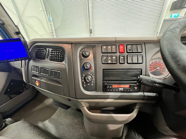 DAF LF 180 Day Cab Dropside with Tail Lift