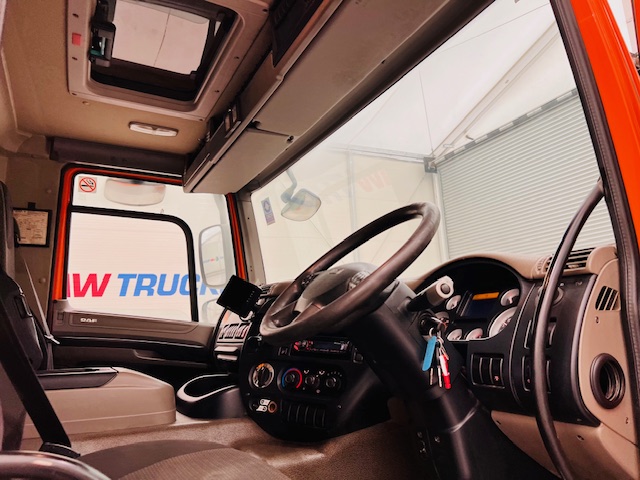 DAF CF75 310 6×2 Rear Lift Day Cab Curtainsider