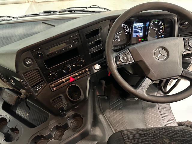 Mercedes Antos 1827 Day Cab Fridge Box