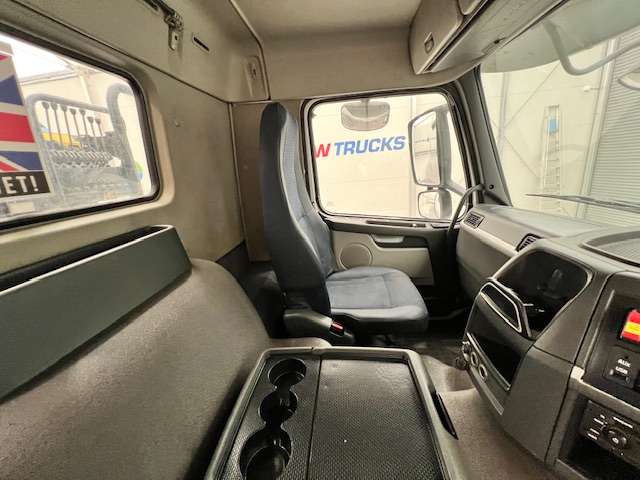 Volvo FM 460 8×4 Steel Tipper Grab