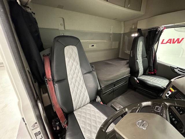 Volvo FH 500 6×2 Midlift Tractor Unit PTO