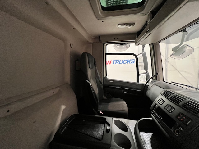 DAF CF 260 4×2 Day Cab Fridge Box