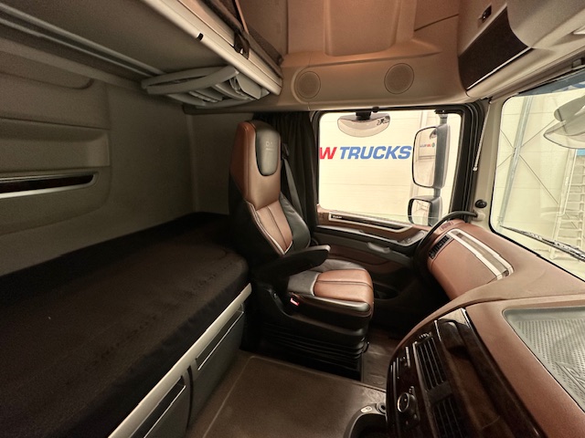 DAF XF 530 6×2 Midlift Tractor Unit
