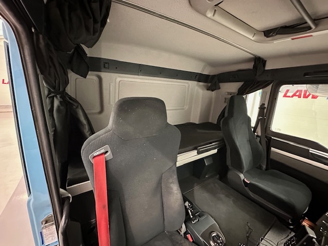 MAN TGS 26.360 6×2 Sleeper Cab Insulated Box Van