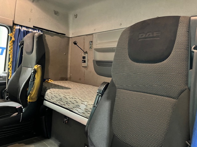 DAF XF 460 6×2 Space Cab Tractor Unit