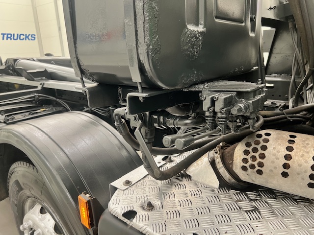 Scania G410 8×4 Rest Cab Hookloader Drawbar