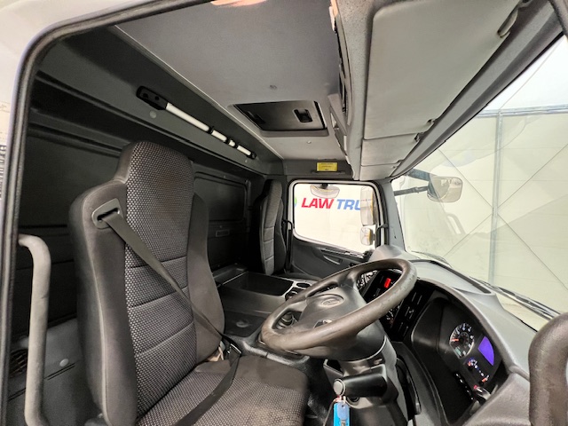 Mercedes Axor 2529 Rear Lift Brick Grab Manual