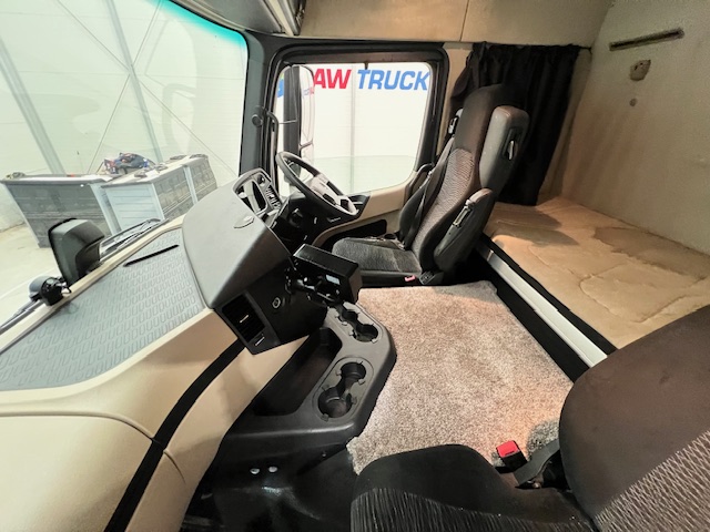 Mercedes Actros 1824 4×2 Sleeper Cab Curtainsider