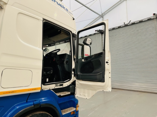 Scania R480 Rear Lift Sleeper Cab Flatbed Manual