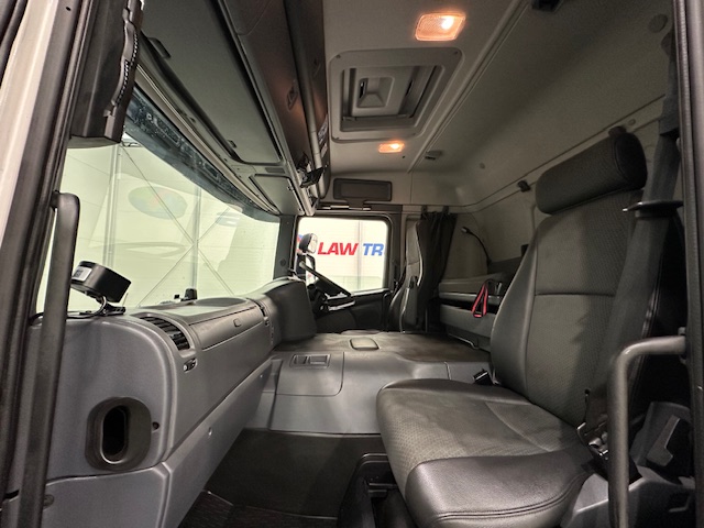Scania P250 4×2 Sleeper Cab Fridge Box