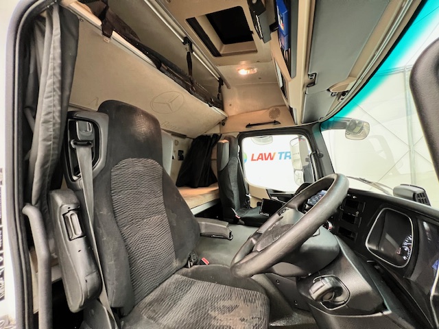 Mercedes Actros 1824 4×2 Sleeper Cab Fridge Box